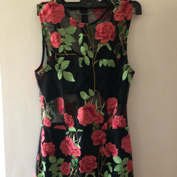 Missguided Embroidered Dress - Picture 2 of 6